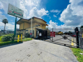 Royal Palms Motel & RV Park